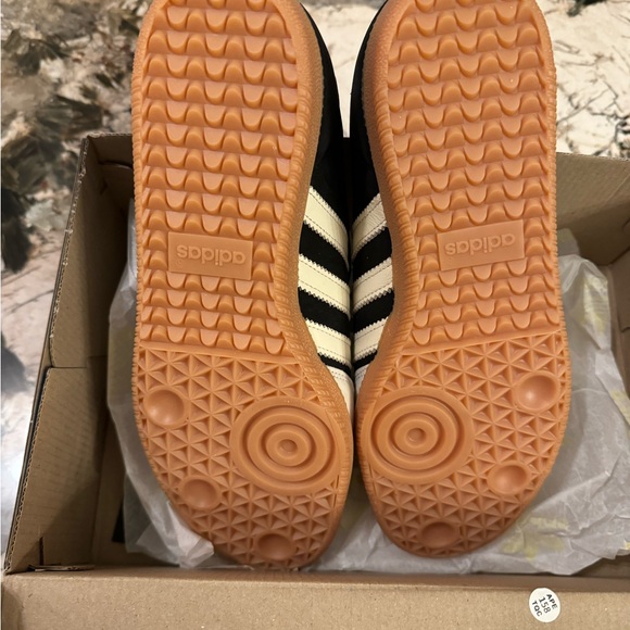 Sold out! Adidas’s Women’s Sambas OG size 9 Core Black/ Wonder White. - Picture 5 of 7